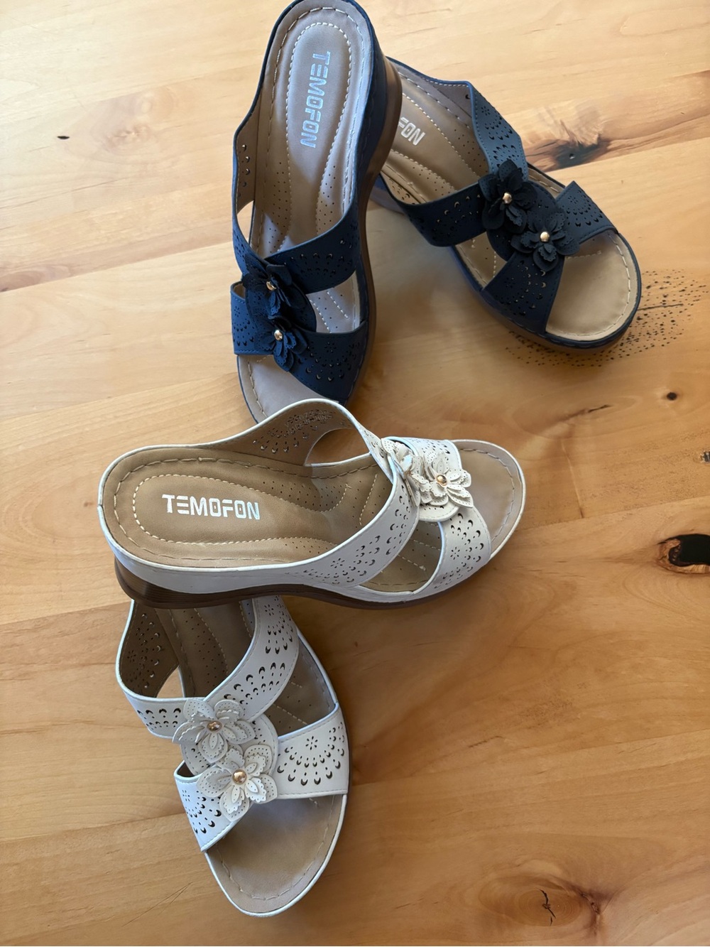 Temofon Women's Floral Slide Sandals — White and Navy - Picture 7 of 7